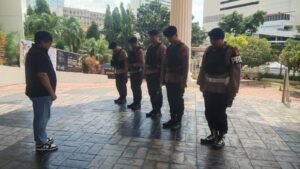 Jelang Natal 2025, Jibom Gegana Polda Metro Jaya Sterilisasi Gereja di Tamansari