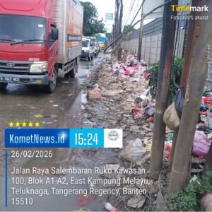 Sampah Menggunung di Depan SPBU Teluknaga, Arus Lalu Lintas Tersendat – HPSN 2026 Tanpa Aksi