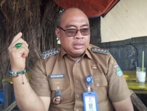 GUSUR BANGUNAN LIAR DI KALI CIRARAB, CAMAT PASAR KEMIS TURUN TANGAN: “INI BUKAN GUSURAN, TAPI PENEGAKAN ATURAN!”