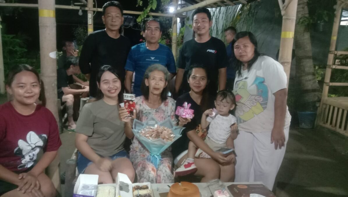 Hangat dan Penuh Syukur, Ibunda Lim Liannio Rayakan Ulang Tahun ke-67 di Saung Kolot