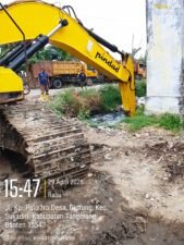 Respon Cepat Kepala UPTD TPA Jatiwaringin: Tumpukan Sampah di Saluran Air Langsung Dibersihkan