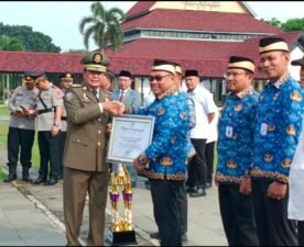 Bupati Tangerang Beri Penghargaan, Camat Pasar Kemis: Satlinmas Sindang Sari Terbukti Jaga Keamanan Profesional