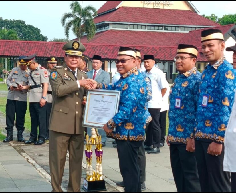 Bupati Tangerang Beri Penghargaan, Camat Pasar Kemis: Satlinmas Sindang Sari Terbukti Jaga Keamanan Profesional