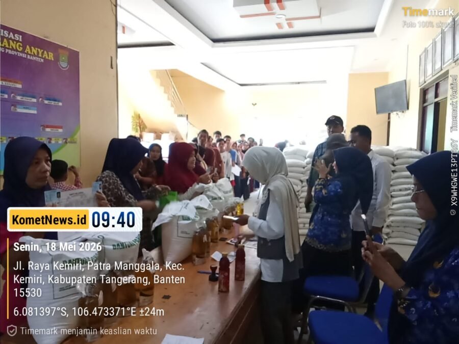 Pembagian Bantuan Pangan di Desa Karang Anyar Berjalan Lancar, 974 KPM Terima Beras dan Minyak Goreng