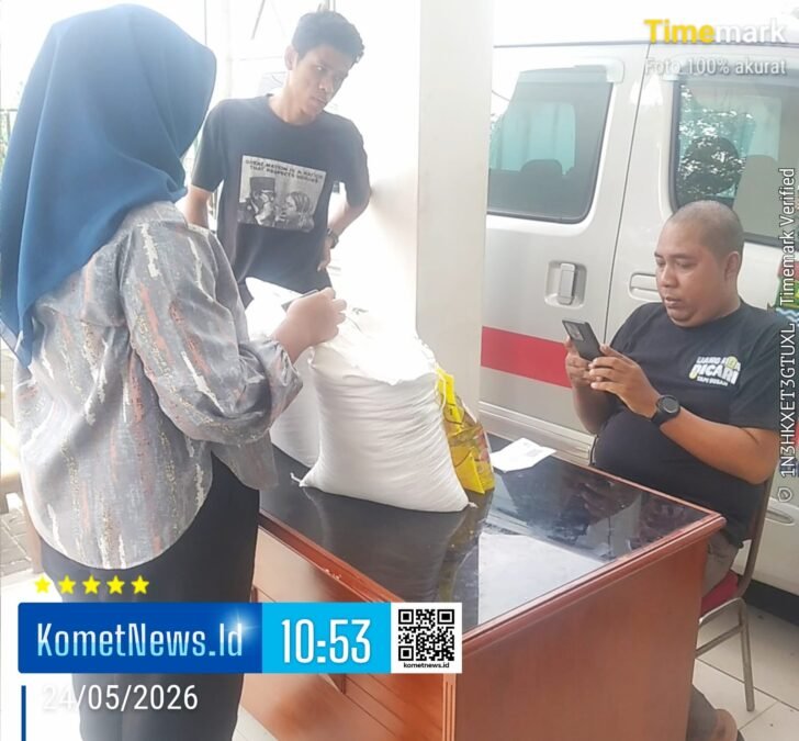 PEMDES Cirumpak Salurkan Bantuan Pangan untuk 1.130 KPM, Warga Terima Beras dan Minyak Goreng