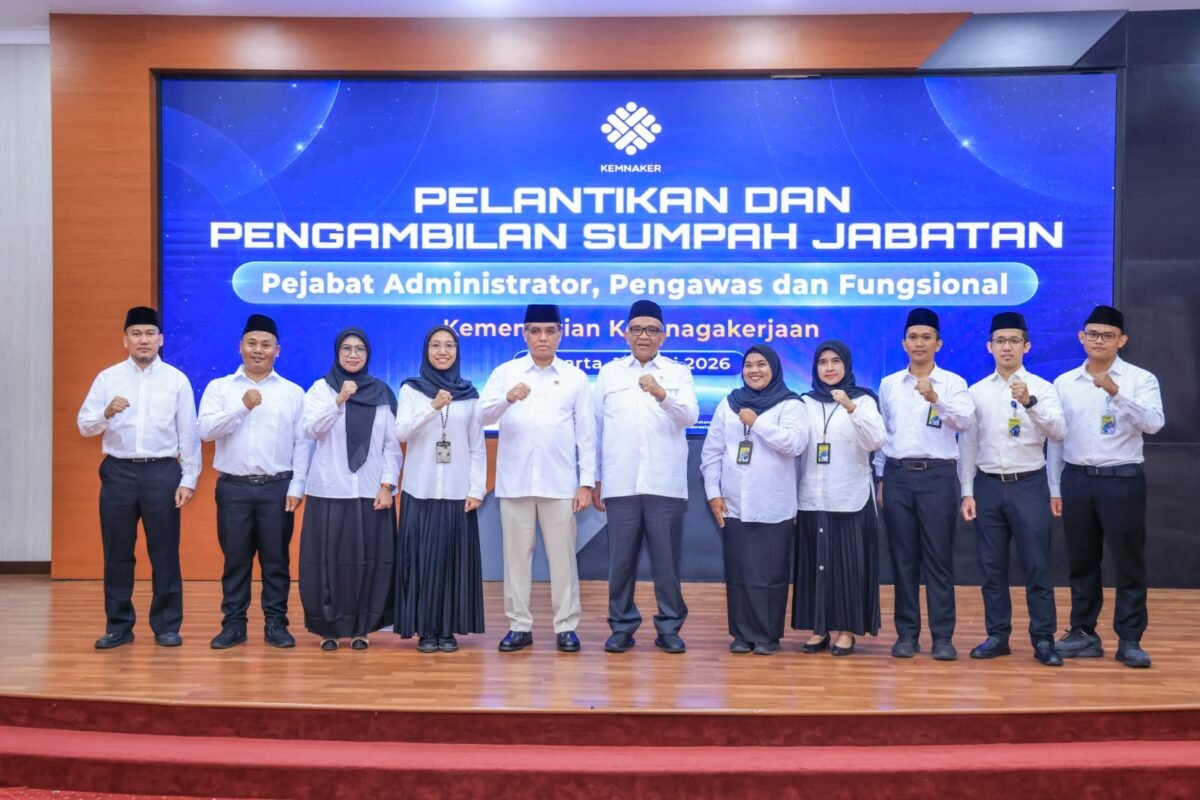 Lantik 10 Pejabat, Menaker Tekankan Penguatan K3 dan Tata Kelola yang Akuntabel