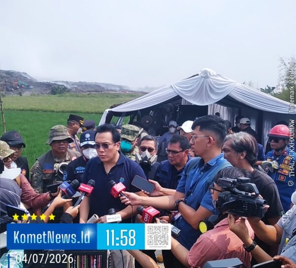 Wamen Lingkungan Hidup Tinjau TPA Jatiwaringin, Penanganan Kebakaran Diperkuat dengan Water Bombing dan Sinergi Lintas Instansi