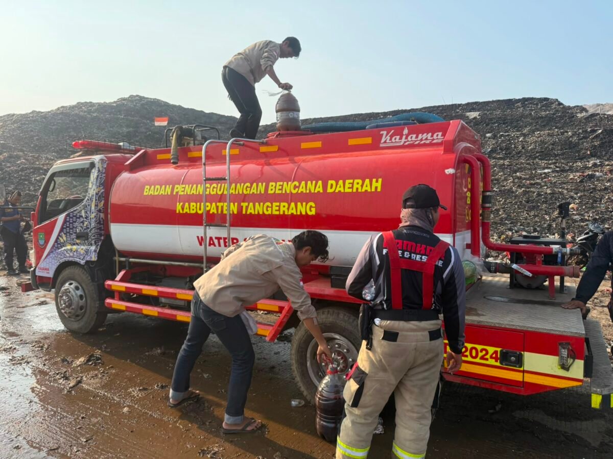 DLHK Kabupaten Tangerang Aplikasikan Ecoenzym untuk Percepat Pemulihan Lingkungan TPA Jatiwaringin Pascabencana Kebakaran