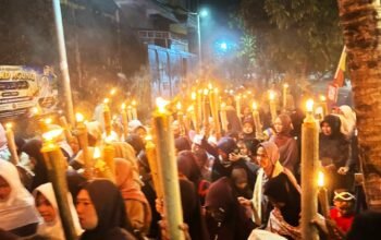 Pawai Obor Maulid Akbar Karang Taruna RW 03 Cimone Meriah, Ratusan Warga Tumpah Ruah